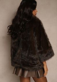 Renee - Brązowa Kurtka Futerko z Kołnierzem i Szerokimi Rękawami 3/4 Zapinana na Suwak Clauda. Kolor: brązowy. Materiał: futro #5