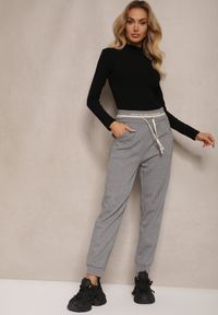 Renee - Szare Bawełniane Dresowe Spodnie Ocieplane High Waist Ozdobione Sznurkiem Niaris. Okazja: na spacer. Stan: podwyższony. Kolor: szary. Materiał: dresówka, bawełna. Wzór: aplikacja #3