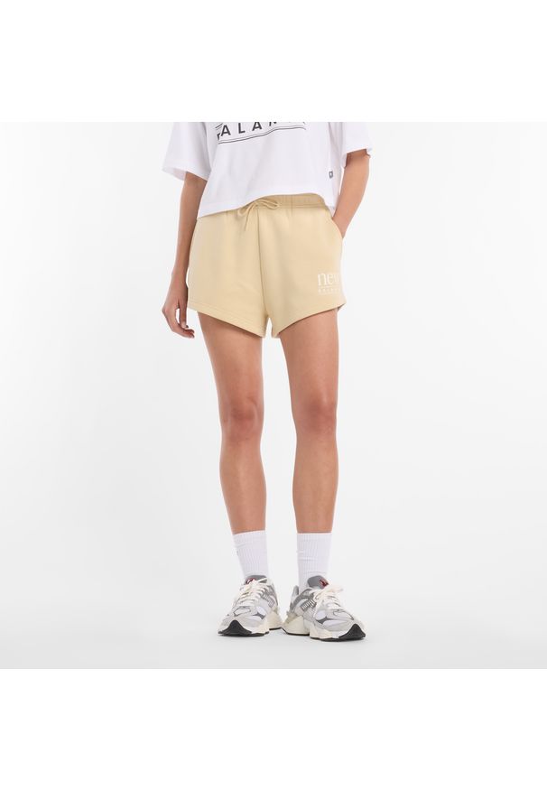Spodenki damskie New Balance WB61Y80AABC – żółte. Kolor: żółty. Materiał: dzianina, bawełna, poliester. Długość: krótkie. Wzór: napisy