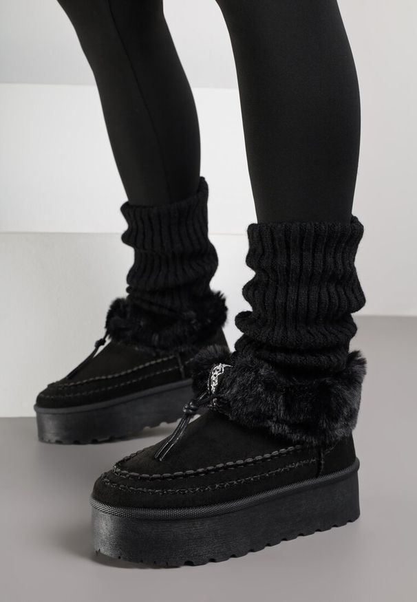 Renee - Czarne Śniegowce na Platformie Ozdobione Futerkiem i Przeszyciami Linerva. Okazja: na co dzień. Kolor: czarny. Materiał: futro. Wzór: aplikacja. Obcas: na platformie. Styl: casual
