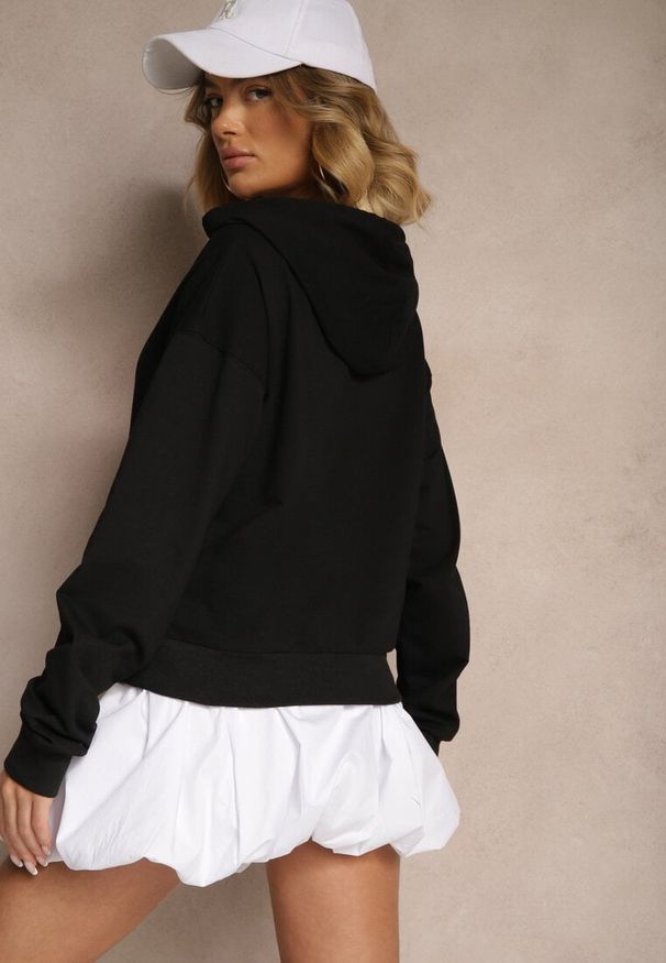 Renee - Czarna Bluza o Klasycznym Kroju z Kapturem i Kieszenią Firloti. Okazja: na co dzień. Typ kołnierza: kaptur. Kolor: czarny. Materiał: jeans. Styl: klasyczny