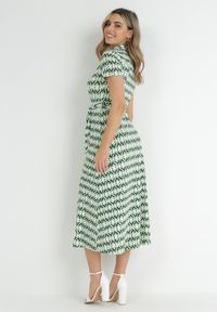 Born2be - Zielona Koszulowa Sukienka Maxi z Materiałowym Paskiem Rainora. Okazja: na co dzień. Typ kołnierza: dekolt w kształcie V. Kolor: zielony. Materiał: materiał. Długość rękawa: krótki rękaw. Typ sukienki: koszulowe. Styl: klasyczny, casual, elegancki. Długość: maxi #5