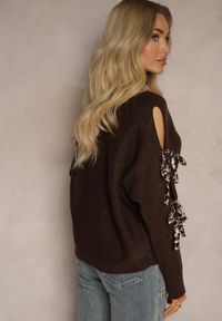 Renee - Brązowy Nietoperzowy Sweter z Moherem Ozdobiony Wiązaniami w Panterkowy Print Semitha. Okazja: na co dzień. Kolor: brązowy. Materiał: moher. Długość rękawa: długi rękaw. Długość: długie. Wzór: aplikacja, nadruk. Styl: elegancki, casual #3