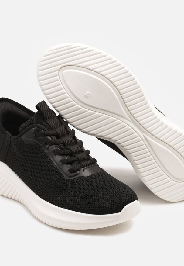 Renee - Czarno-Białe Buty Sportowe Sneakersy z Siateczki na Podeszwie z Tłoczeniami Kortebia. Okazja: na co dzień. Zapięcie: sznurówki. Kolor: czarny. Materiał: jeans