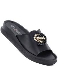 Skórzane klapki damskie na koturnie czarne S.Barski KV61-6046. Kolor: czarny. Materiał: skóra. Wzór: aplikacja. Obcas: na koturnie #1