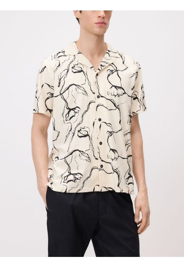 Reserved - Wzorzysta koszula regular fit - złamana biel. Materiał: bawełna, dzianina