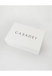 Casadei - CASADEI - Beżowe skórzane szpilki. Kolor: beżowy. Materiał: skóra. Obcas: na szpilce. Wysokość obcasa: średni