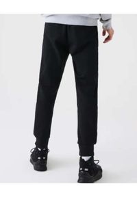 Lacoste - LACOSTE - Czarne spodnie dresowe Sport Tennis. Kolor: czarny. Materiał: dresówka. Wzór: haft, jednolity #6