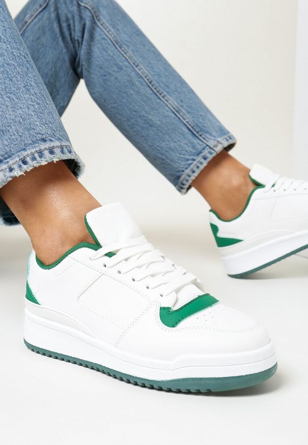 Born2be - Biało-Zielone Sneakersy z Dekoracyjnymi Wstawkami i Perforacją na Nosku Septisa. Okazja: na co dzień. Kolor: biały. Materiał: jeans, bawełna