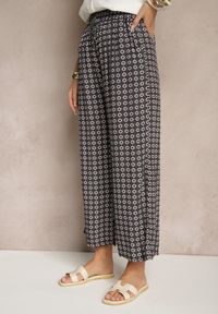 Renee - Ciemnozielone Spodnie o Szerokim Kroju High Waist z Geometrycznym Wzorem Farisia. Stan: podwyższony. Kolor: zielony. Materiał: bawełna. Wzór: geometria. Styl: elegancki #3