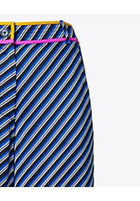 Tory Burch - TORY BURCH - Spodnie w paski. Stan: podwyższony. Kolor: niebieski. Materiał: jedwab. Długość: długie. Wzór: paski #5