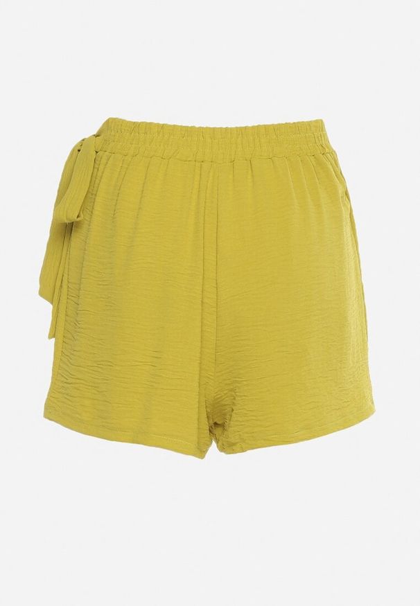 Born2be - Jasnozielone Spódnico-Szorty z Gumką w Pasie i Wiązaniem Ozdobione Chwostami Tiamarina. Okazja: na co dzień. Kolor: żółty. Materiał: koronka. Wzór: aplikacja. Sezon: lato. Styl: klasyczny, casual, elegancki, boho