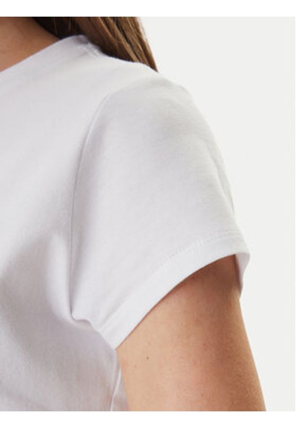 DKNY T-Shirt DJ6T1740 Biały Regular Fit. Kolor: biały. Materiał: bawełna