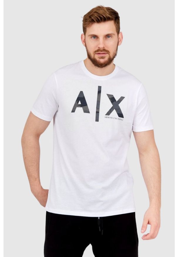 Armani Exchange - ARMANI EXCHANGE Biały t-shirt męski z szarym logo. Kolor: biały. Materiał: prążkowany