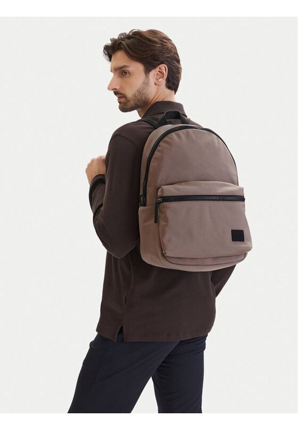 Hugo - HUGO Plecak 50549717 Beżowy. Kolor: beżowy. Materiał: materiał