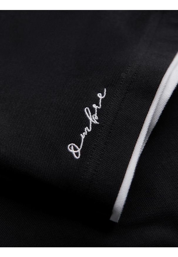 Ombre Clothing - Bawełniana męska koszulka polo z kontrastowymi wykończeniami – czarna V8 OM-POSS-0113 - XXL. Typ kołnierza: polo. Kolor: czarny. Materiał: bawełna. Wzór: haft