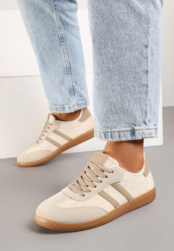 Born2be - Beżowe Sneakersy z Imitacji Zamszu na Płaskiej Podeszwie Memeriana. Okazja: na spacer. Nosek buta: okrągły. Kolor: beżowy. Materiał: zamsz. Wzór: motyw zwierzęcy. Sezon: wiosna, lato. Obcas: na płaskiej podeszwie. Sport: turystyka piesza