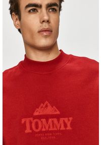 Tommy Jeans - Bluza bawełniana. Okazja: na co dzień. Kolor: czerwony. Materiał: bawełna. Wzór: aplikacja. Styl: casual #2