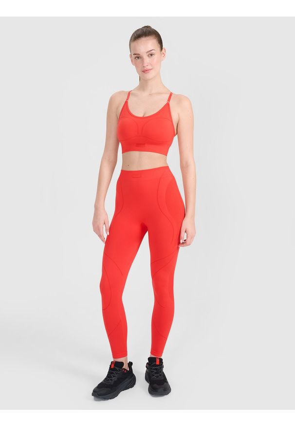 4f - 4F Legginsy treningowe bezszwowe damskie - czerwone M/L. Stan: podwyższony. Kolor: czerwony. Materiał: dzianina, włókno, syntetyk, materiał, elastan. Wzór: gładki, ze splotem, jednolity. Sport: fitness