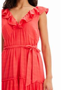 Desigual sukienka kolor czerwony midi rozkloszowana. Kolor: czerwony. Materiał: bawełna. Długość rękawa: krótki rękaw. Typ sukienki: rozkloszowane. Długość: midi #3