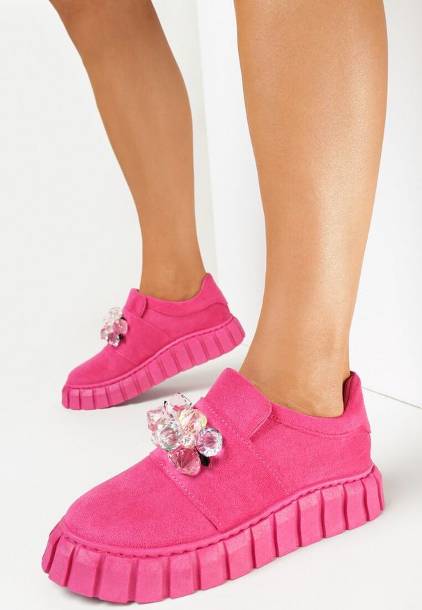 Born2be - Fuksjowe Wsuwane Sneakersy z Kolorowymi Kryształkami Phedara. Okazja: na co dzień. Zapięcie: bez zapięcia. Kolor: różowy. Materiał: jeans. Wzór: kolorowy. Obcas: na płaskiej podeszwie