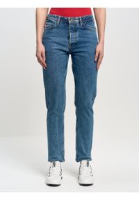 Big-Star - Spodnie jeans damskie proste z kolekcji Authentic 400. Kolor: niebieski. Wzór: aplikacja, haft. Sezon: lato. Styl: klasyczny, sportowy, vintage, elegancki