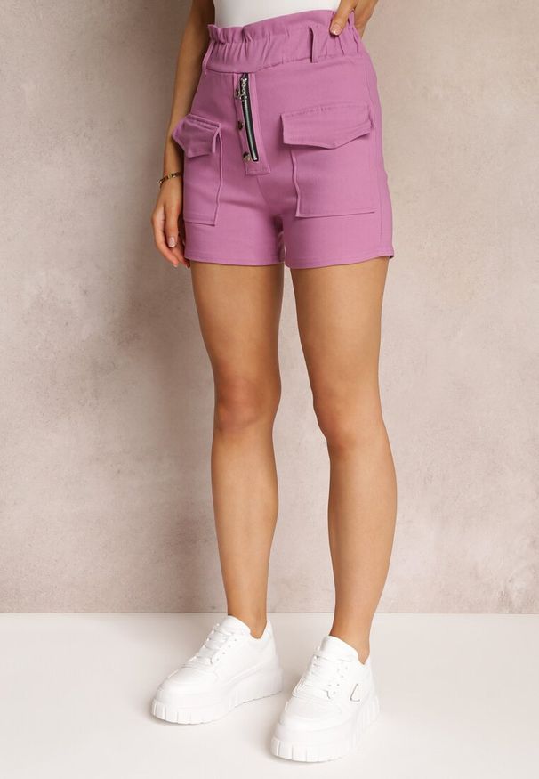 Renee - Ciemnoróżowe Szorty z Gumką w Pasie Himna. Stan: podwyższony. Kolor: różowy. Materiał: jeans. Wzór: aplikacja. Sezon: lato