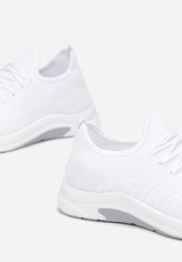 Born2be - Białe Buty Sportowe Alcassa. Nosek buta: okrągły. Zapięcie: bez zapięcia. Kolor: biały. Materiał: materiał. Szerokość cholewki: normalna #3
