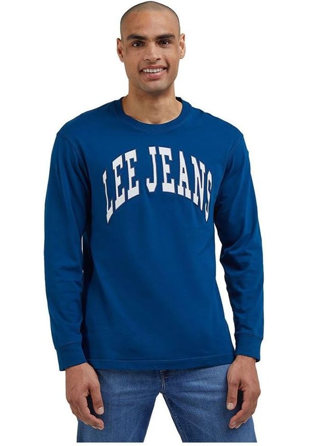 Lee - LEE LS VARSITY TEE MĘSKA KOSZULKA Z DŁUGIM RĘKAWEM LONGSLEEVE LOGO NADRUK ROYAL TEAL LL87FEA68. Długość rękawa: długi rękaw. Długość: długie. Wzór: nadruk