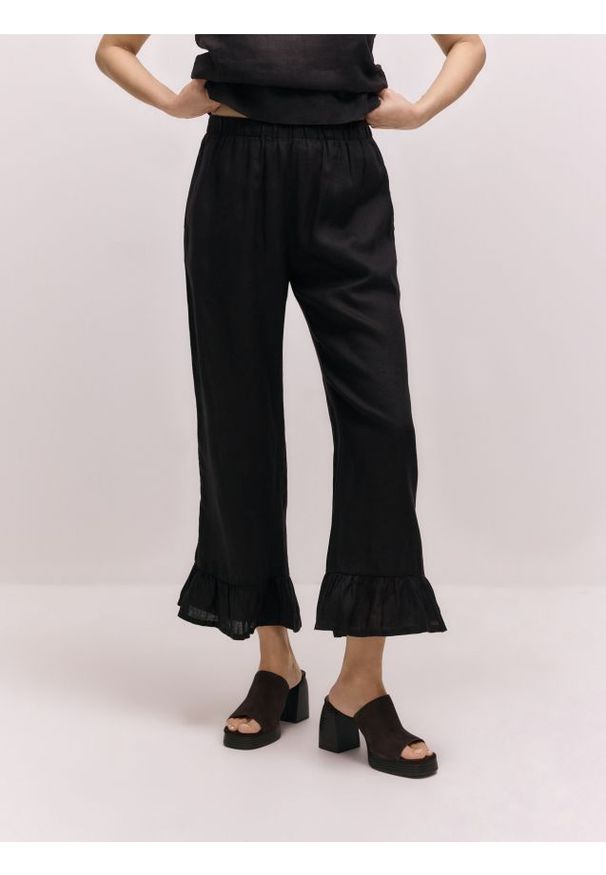 Reserved - Lniane spodnie z falbankami - ciemnobrązowy. Kolor: brązowy. Materiał: len