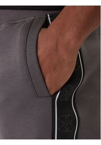 Guess Szorty materiałowe Z4RD04 KB3P2 Szary Regular Fit. Kolor: szary. Materiał: bawełna #4