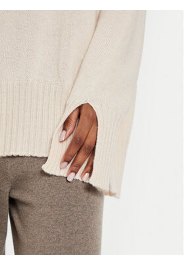 Kontatto Golf 3M0241 Écru Regular Fit. Typ kołnierza: golf. Kolor: kremowy. Materiał: syntetyk