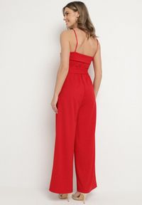 Born2be - Czerwony Kombinezon Ozdobiony Paskiem z Szerokimi Nogawkami Deolise. Kolor: czerwony. Długość rękawa: na ramiączkach. Wzór: aplikacja. Styl: elegancki #5