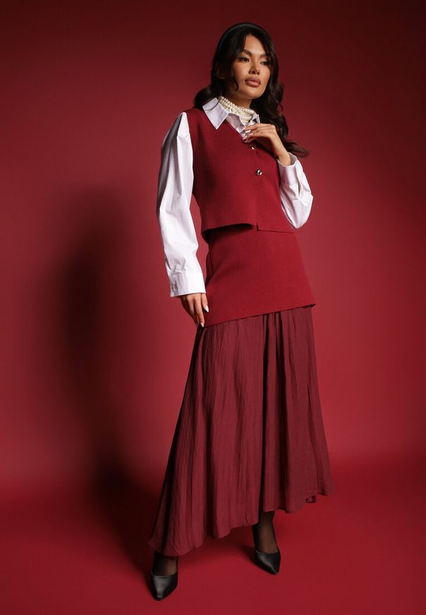 Renee - Bordowy Komplet z Wiskozą Spódnica o Rozkloszowanym Kroju i Kamizelka Ozdobiona Guzikami Felilya. Kolor: czerwony. Materiał: wiskoza. Wzór: aplikacja