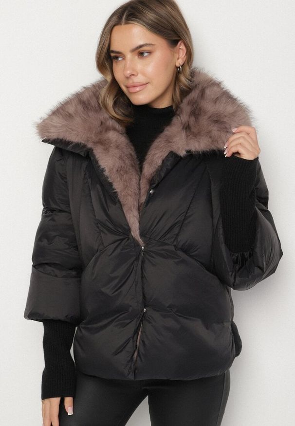 Born2be - Czarna Pikowana Kurtka Oversize z Futrzanymi Zdobieniami Saranessa. Okazja: na co dzień. Kolor: czarny. Materiał: futro. Wzór: aplikacja. Styl: casual