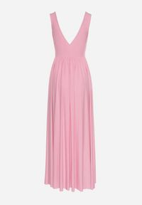 Born2be - Różowa Koktajlowa Sukienka na Ramiączkach z Trójkątnym Dekoltem i Rozcięciem z Boku Nestarli. Okazja: na wesele, na ślub cywilny, na imprezę. Typ kołnierza: dekolt w kształcie V. Kolor: różowy. Materiał: materiał. Długość rękawa: na ramiączkach. Sezon: lato. Styl: wizytowy #5