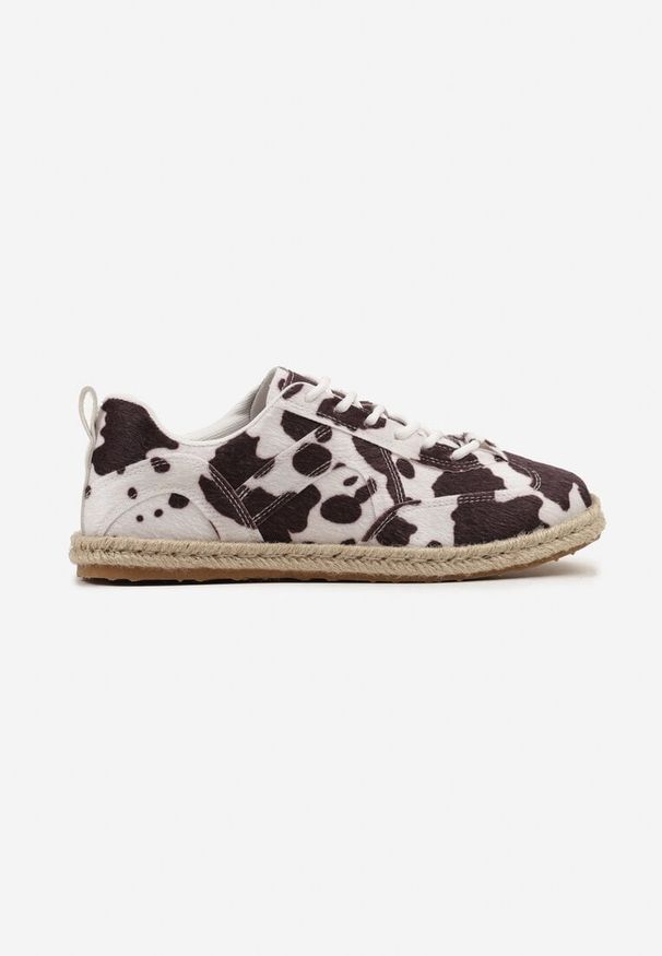 Born2be - Brązowo-Białe Sneakersy w Stylu Klasycznych Tenisówek z Plecioną Podeszwą Ozdobione Wzorem w Łaty Fevanelle. Okazja: na co dzień. Kolor: brązowy. Materiał: jeans. Wzór: aplikacja