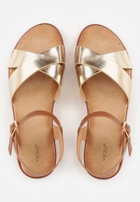 Born2be - Złote Sandały VICES na Płaskiej Podeszwie z Paskiem w Kształcie X Doriven. Okazja: na co dzień, na randkę, na spacer. Zapięcie: pasek. Kolor: złoty. Materiał: len. Sezon: lato. Obcas: na płaskiej podeszwie. Styl: casual, elegancki #4