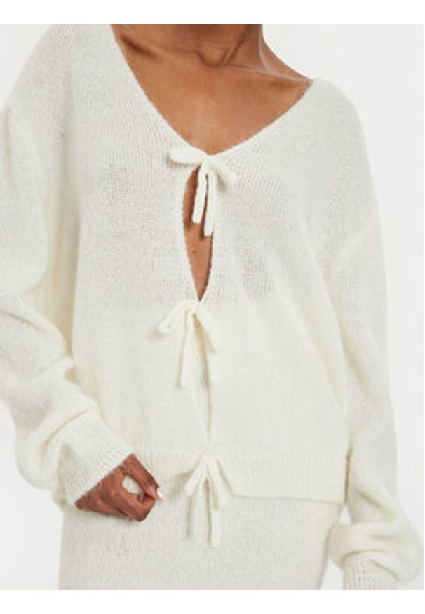 Kontatto Sweter 3M0194 Écru Regular Fit. Materiał: syntetyk