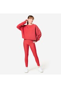 DOMYOS - Bluza damska Domyos Gym & Pilates crop. Kolor: czerwony, różowy, wielokolorowy. Materiał: bawełna, włókno, materiał, dzianina. Długość: krótkie. Sport: joga i pilates