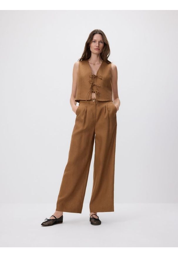 Reserved - Lniana kamizelka - brązowy. Kolor: brązowy. Materiał: len