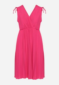 Born2be - Fuksjowa Plisowana Sukienka z Bawełną i Wiskozą z Gumką w Talii i Kopertowym Dekoltem Karamla. Typ kołnierza: dekolt kopertowy. Kolor: różowy. Materiał: wiskoza, bawełna. Typ sukienki: kopertowe #5
