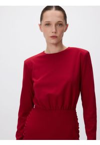 Reserved - Sukienka mini z drapowaniem - czerwony. Kolor: czerwony. Materiał: tkanina. Długość: mini