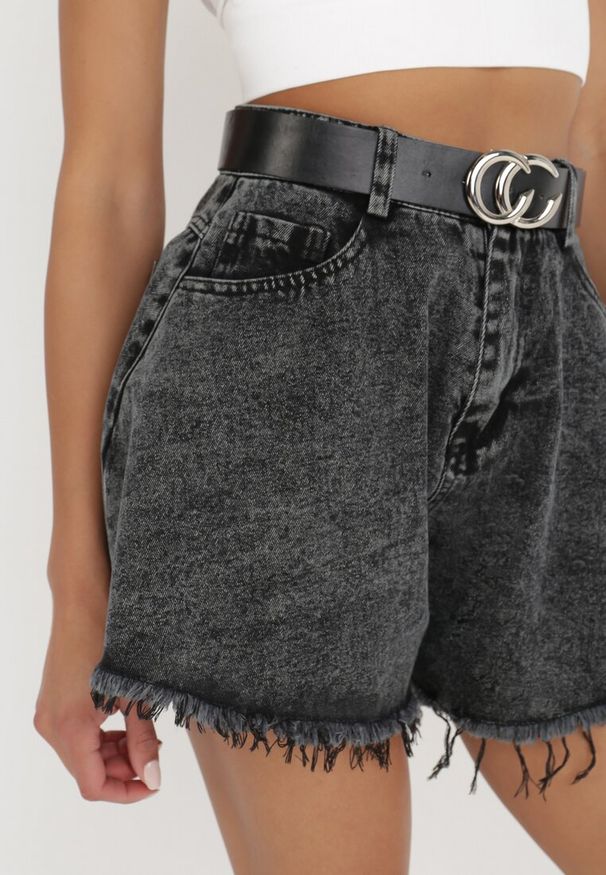 Born2be - Czarne Jeansowe Szorty o Luźnym Fasonie z Dodatkowym Paskiem Cilike. Okazja: na co dzień. Stan: podwyższony. Kolor: czarny. Materiał: jeans. Wzór: aplikacja. Styl: elegancki, casual