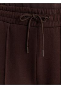 Guess Spodnie dresowe V6RB17 K9V31 Brązowy Regular Fit. Kolor: brązowy. Materiał: bawełna #5