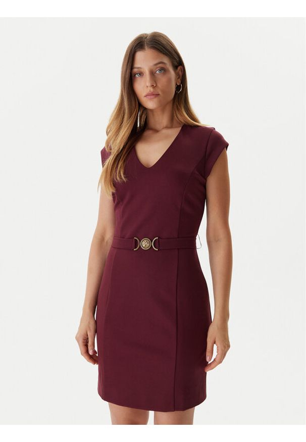 Guess Sukienka koktajlowa W5BK21 KCMU2 Czerwony Slim Fit. Kolor: czerwony. Materiał: syntetyk. Styl: wizytowy