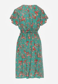Renee - Zielona Wiskozowa Sukienka Midi w Kwiaty z Gumką w Pasie i Materiałowym Paskiem Aidenia. Kolor: zielony. Materiał: wiskoza, materiał. Wzór: kwiaty. Typ sukienki: kopertowe. Długość: midi #2
