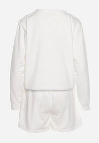 Born2be - Biały 2-Częściowy Komplet Dresowy Bluza z Nadrukiem i Luźne Szorty z Kieszeniami Ridana. Kolor: biały. Materiał: dresówka. Wzór: nadruk #5