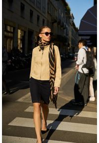 MOODO - Spódnica jeansowa granatowa. Kolor: niebieski. Materiał: jeans #1