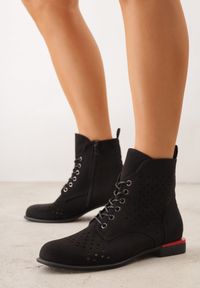 Renee - Czarne Botki VICES z Ażurowymi Zdobieniami w Stylu Retro Limoni. Okazja: na co dzień. Zapięcie: sznurówki. Kolor: czarny. Materiał: jeans. Szerokość cholewki: normalna. Wzór: ażurowy, aplikacja. Styl: retro #2